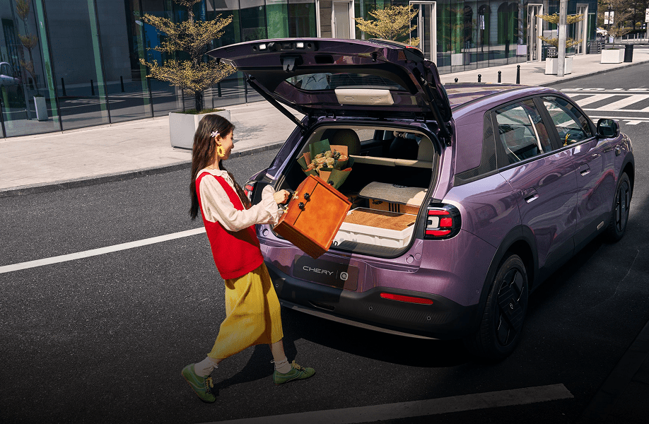 Up to 1,450L Trunk Capacity with Folded Second-row Seats